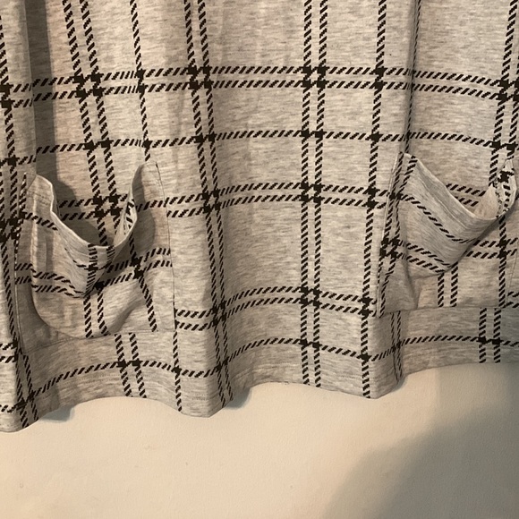 Cable and Gauge - Black and Grey Tunic with two front slouch pockets - Picture 3 of 5